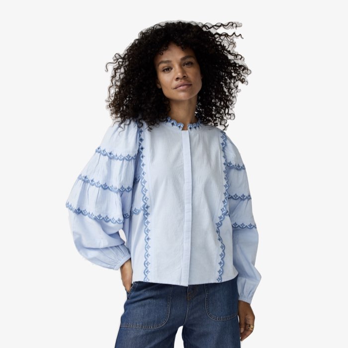 Lichtblauwe geborduurde blouse Milly van Alchemist