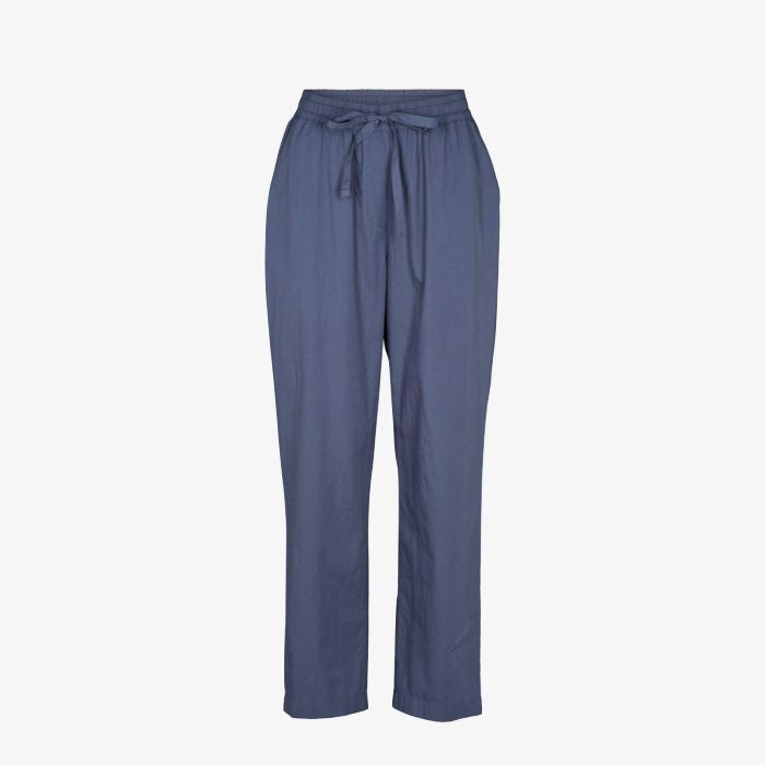 BasicApparel-duurzame-kleding-broek-blauw