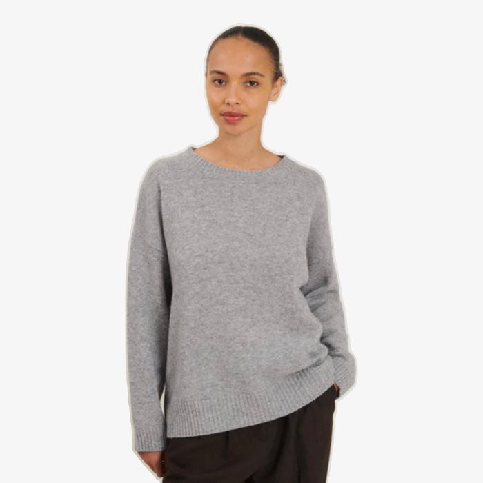 Lichtgrijze gebreide sweater met ronde hals van Basic Apparel