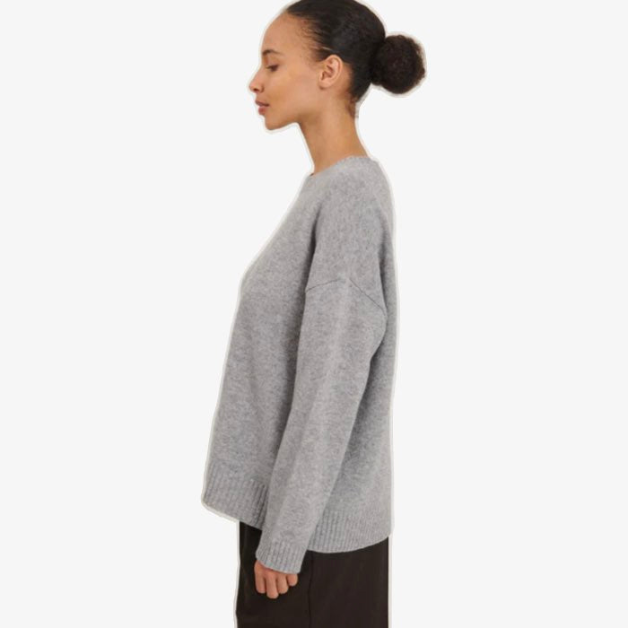 Lichtgrijze gebreide sweater met ronde hals van Basic Apparel