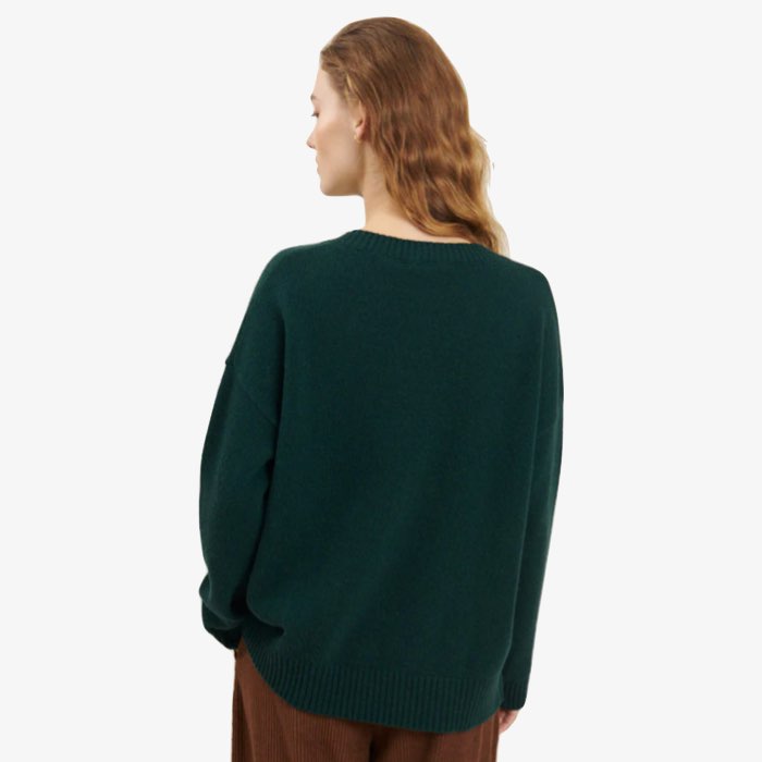 Duurzame groene gebreide oversized sweater van gerecyclede wol van Basic Apparel