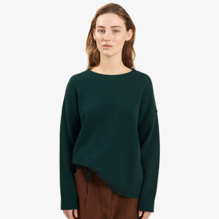 Duurzame groene gebreide oversized sweater van gerecyclede wol van Basic Apparel