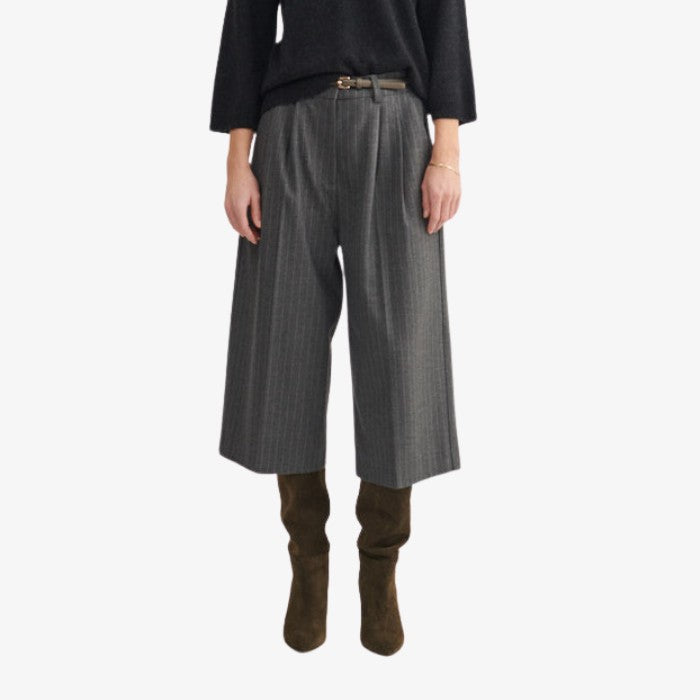 Grijze Krijtstreep Bermuda Marjo van Basic Apparel
