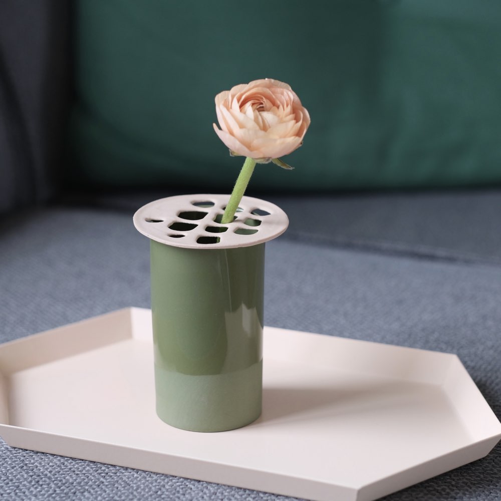 Vaasje met Bloemverdeler | Form | Groen