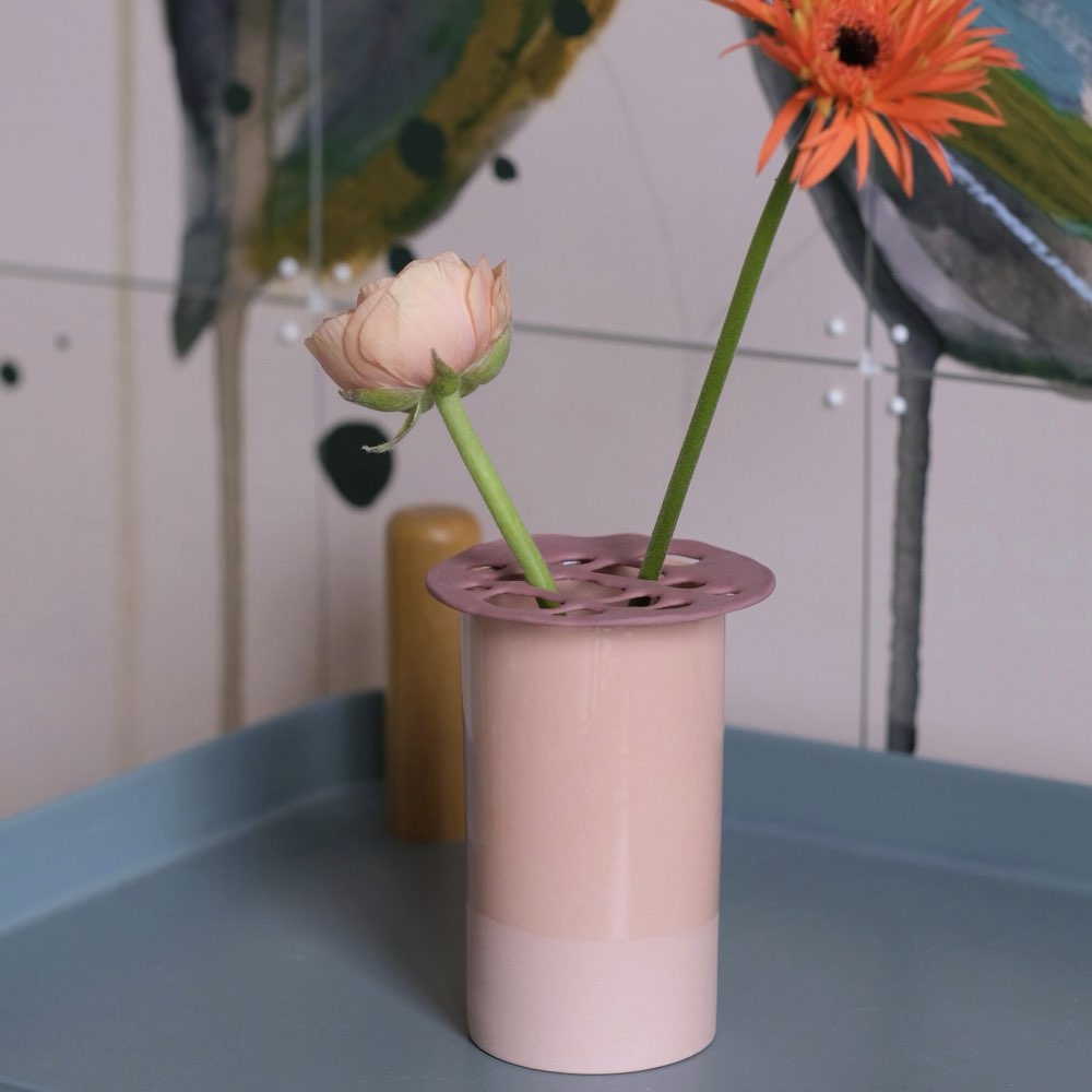 Vaasje met Bloemverdeler | Form | Perzik